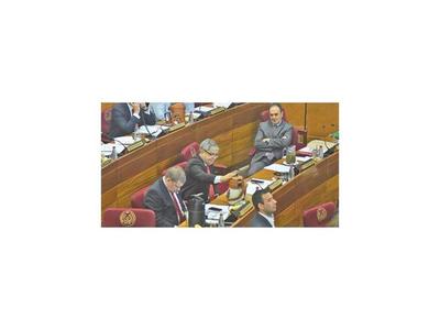 Aflora internismo colorado y piden destituir al ministro Eduardo Petta