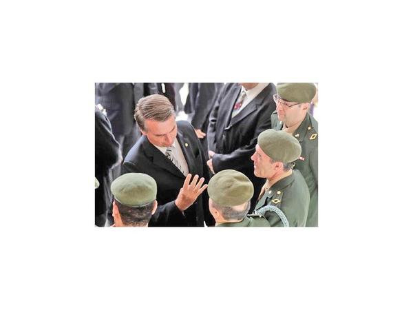 Militares  brasileños rindieron homenaje al golpe de 1964