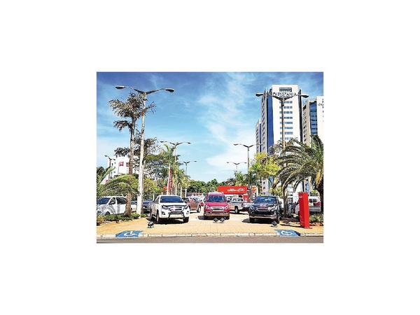 Isuzu expone vehículos y utilitarios en Shopping del Sol