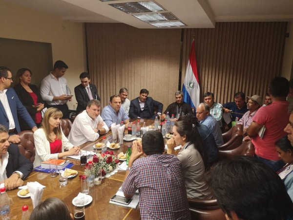 Campesinos celebran "una victoria más"