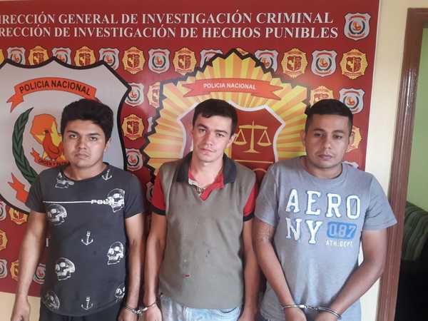 Atrapan a tres presuntos robamotos cuando intentaban negociar biciclos