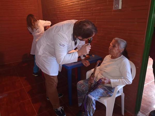 GOBERNACIÓN DE ITAPÚA REALIZÓ ATENCIÓN OFTALMOLÓGICA EN SAN PEDRO DEL PNÁ.