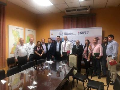 INTEGRANTES DE LA ASOCIACIÓN DE INTENDENTES DE ITAPÚA MANTUVO UNA REUNIÓN CON EL MINISTRO DE SALUD