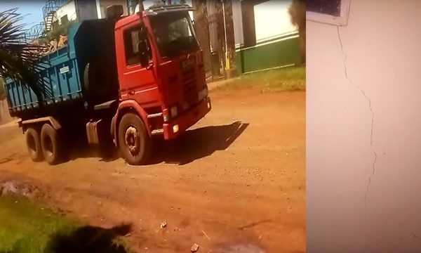 Polvo y grietas tienen hartos a vecinos de cantera en Franco