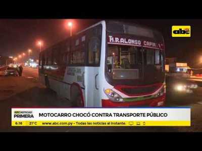 Motocarro chocó contra transporte público - Tv - ABC Color