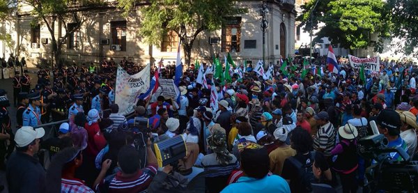 Campesinos vuelven a sus comunidades tras acuerdo con el Gobierno