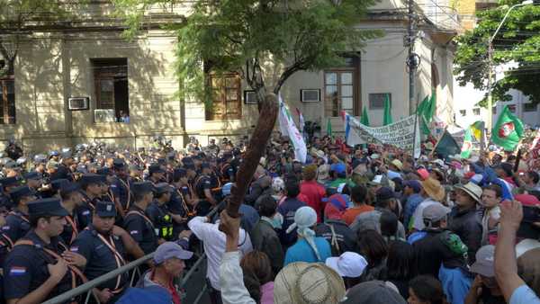 Tras acuerdo, miembros de la CNI regresan a sus localidades - ADN Paraguayo