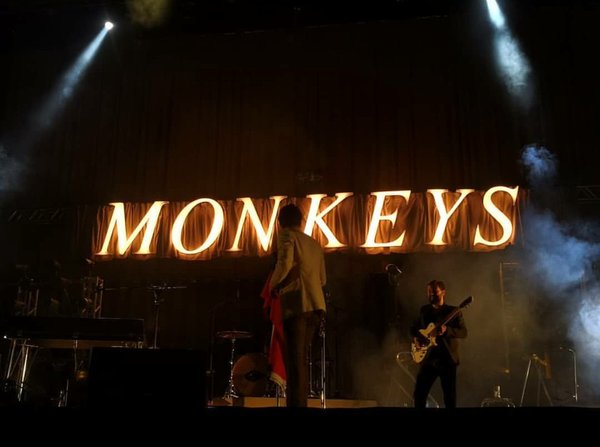 Asunciónico: ¡Aplastante día 1 con Arctic Monkeys y Damas Gratis a la cabeza! » Ñanduti