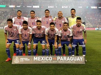 Antony Silva aclara que no desea dejar aún la Albirroja