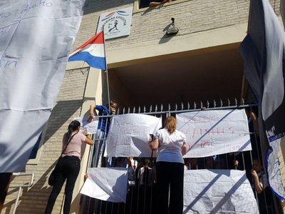 Suspenden clases en colegio tomado - Nacionales - ABC Color