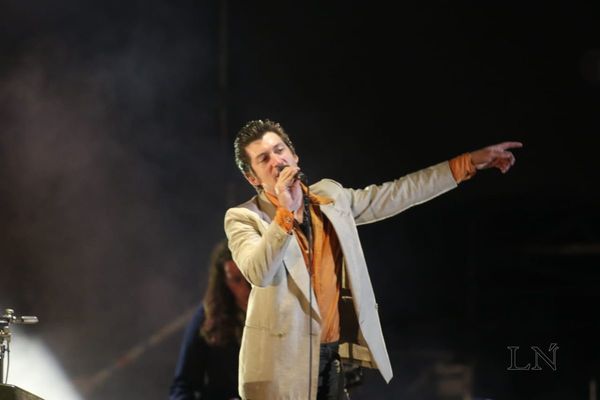 Asunciónico cautivó a una multitud con Arctic Monkeys y Damas Gratis