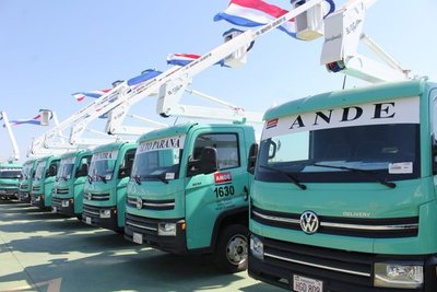 La ANDE aumenta su flota de vehículos especiales de gran porte » Ñanduti