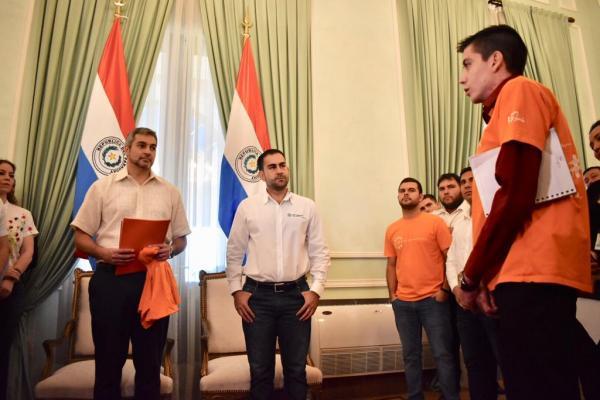 Presentación del Anteproyecto de Ley de la Juventud al Presidente de la República | .::PARAGUAY TV HD::.