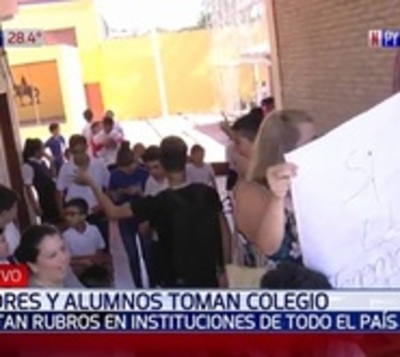 Padres y alumnos toman colegio en Asunción por falta de maestros - Paraguay.com