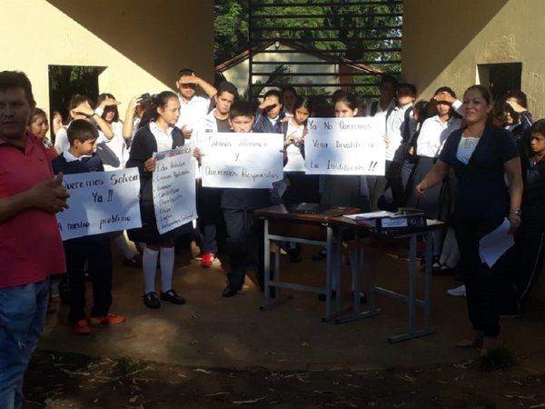 En Yasy Cañy también toman colegio por falta de docentes | Paraguay en Noticias