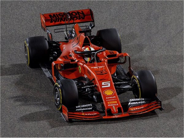 Vettel el mejor en los libres de Bahréin