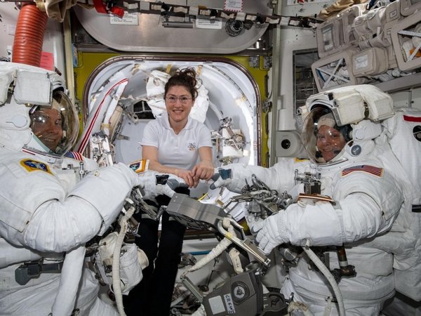 Concluye con éxito segunda caminata espacial