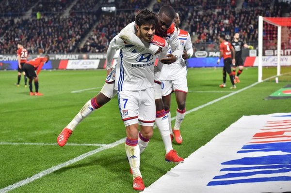 Lyon mete presión - Deportes - ABC Color