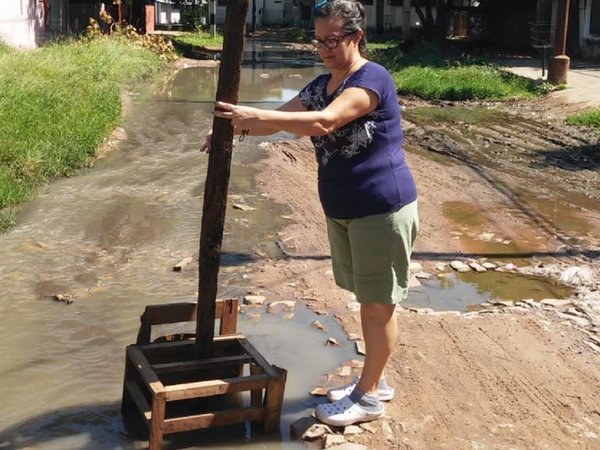 Barrio asunceno sumido en aguas cloacales