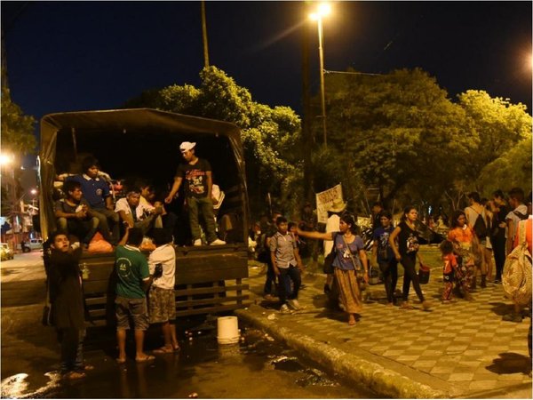 Indígenas abandonaron la Plaza de Armas