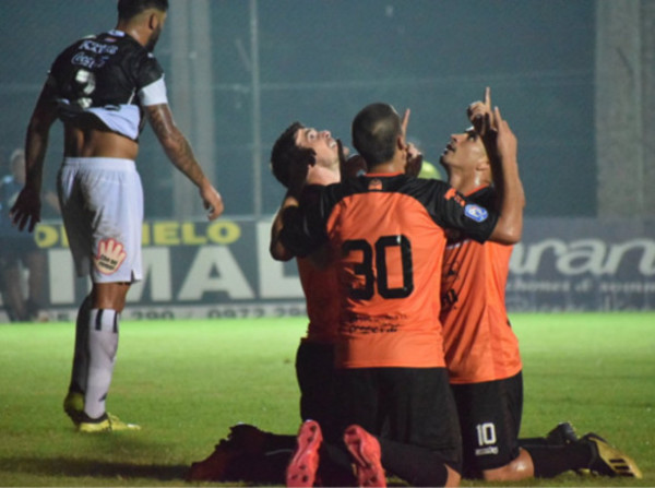 General Díaz emprende vuelo, Santaní cae en picada
