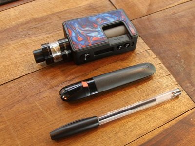 Los "bro" extranjeros buscan vapeadores acá