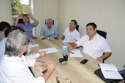 Opositores priorizaron sus intereses y fracasaron en intento de unirse en CDE - ADN Paraguayo