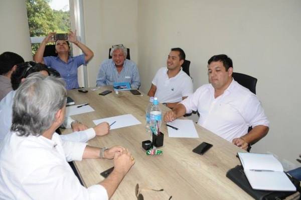 Opositores priorizaron sus intereses y fracasaron en intento de unirse en CDE - ADN Paraguayo