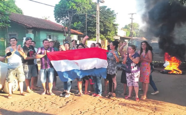 Vecinos exigen  que completen obra | Diario Vanguardia 08