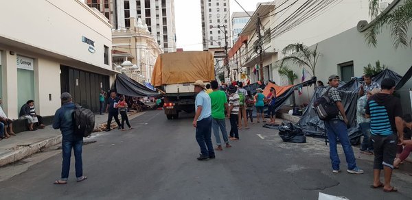 Campesinos de Caazapá llegan a acuerdo con Indert y levantan manifestación | .::Agencia IP::.