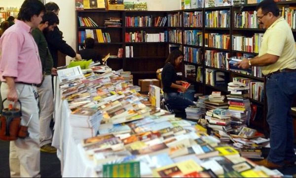 Libroferia comienza hoy en la Plaza Infante Rivarola | Paraguay en Noticias 