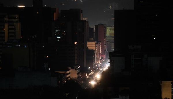 Un nuevo corte eléctrico cumple 14 horas en una parte de Venezuela » Ñanduti