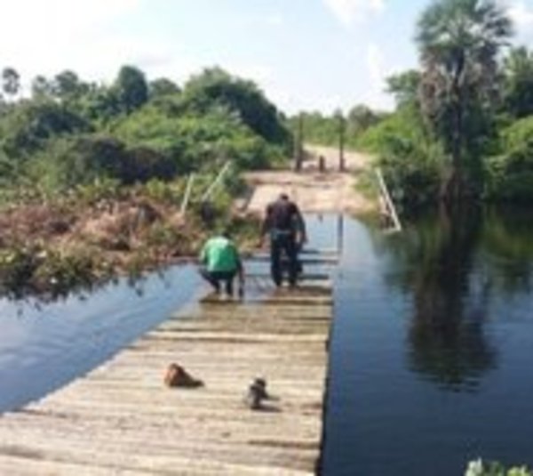 Reconstruyen puente y reemplazan tirolesa en Puerto Guaraní - Paraguay.com