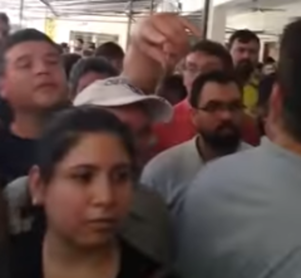 Largas filas de “última hora” en Fernando de la Mora | Paraguay en Noticias