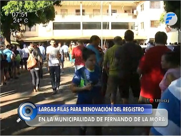 A un día del vencimiento, conductores forman largas filas para perforar registros | Paraguay en Noticias