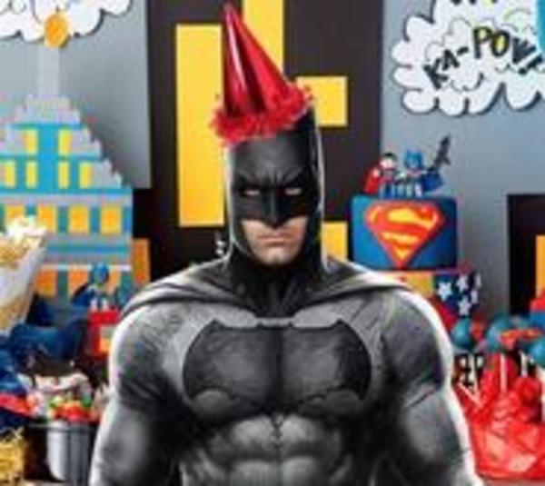Batman cumple 80 años brillando en la oscuridad - Paraguay.com