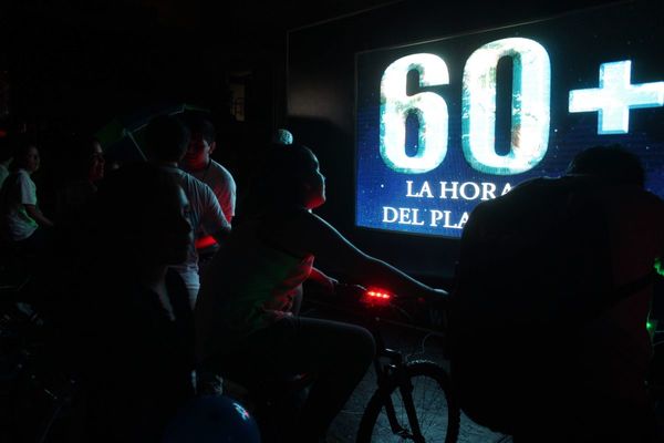 Las luces se apagan en el mundo por la Hora del Planeta