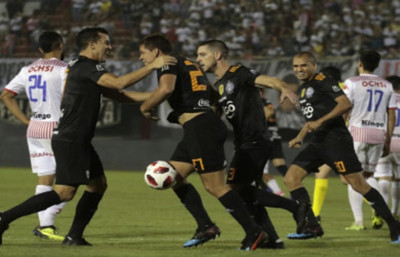 A pura goleada para estirar su ventaja en la punta - Radio 1000 AM