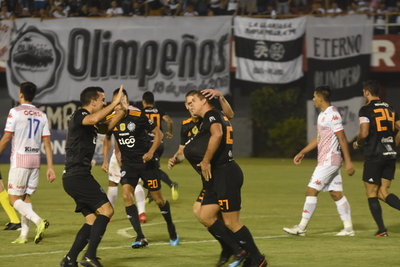Olimpia golea a San Lorenzo en el Este - ADN Paraguayo
