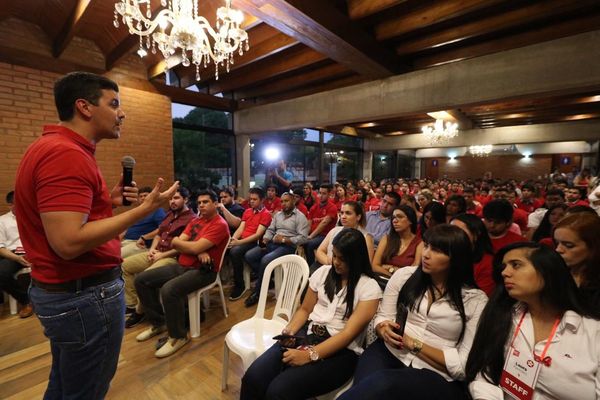 Peña habló a los jóvenes del “Paraguay del futuro”