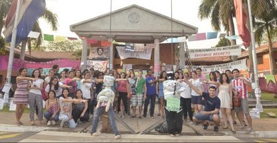 El #UNAnotecalles no culminó su tarea de limpieza en la universidad - Edicion Impresa - ABC Color