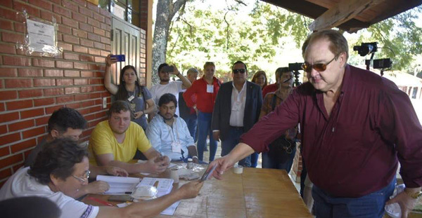 Colorados denuncian guerra sucia de medios - ADN Paraguayo