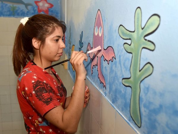 Pintata en hospital de Barrio Obrero