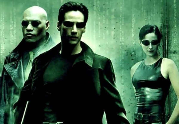 HOY / "The Matrix", veinte años de paranoia tecnológica y pastillas azules o rojas