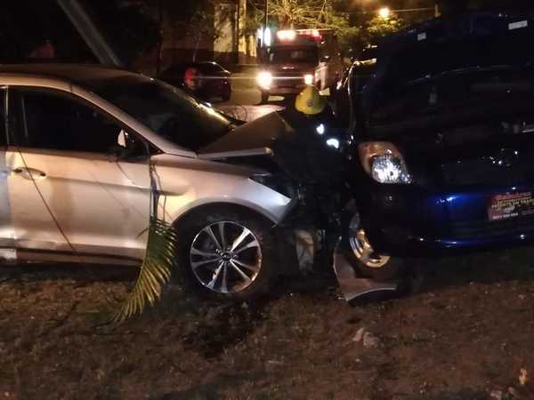 Perdió el control de su rodado y chocó por un vehículo estacionado – Prensa 5