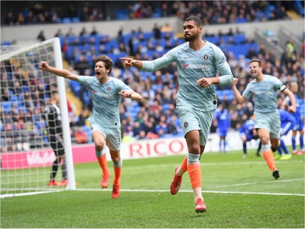 Azpilicueta y Loftus-Cheek lideran la remontada del Chelsea en Cardiff