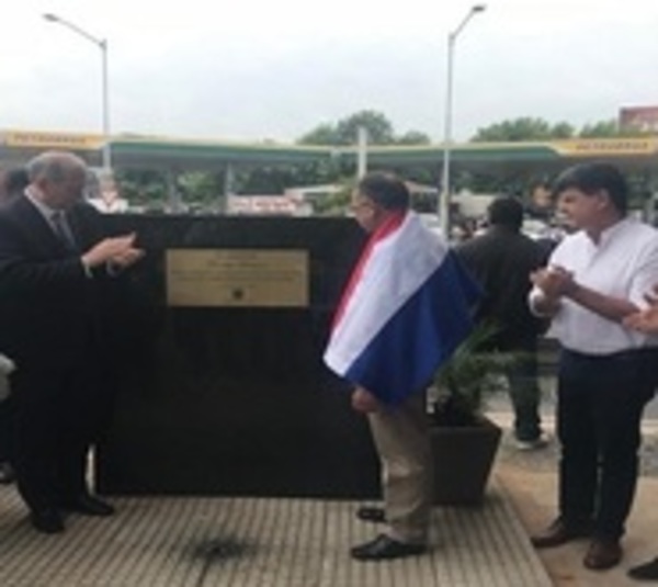 "En memoria de Rodrigo Quintana, caído en defensa de la democracia" - Paraguay.com