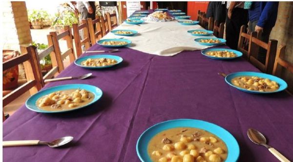 Denuncian amedrentamiento contra padres que exigen almuerzo escolar | Paraguay en Noticias 