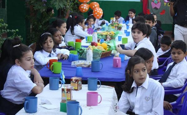 Advierten que maí±ana no podría llegar almuerzo escolar a 16 escuelas | Paraguay en Noticias