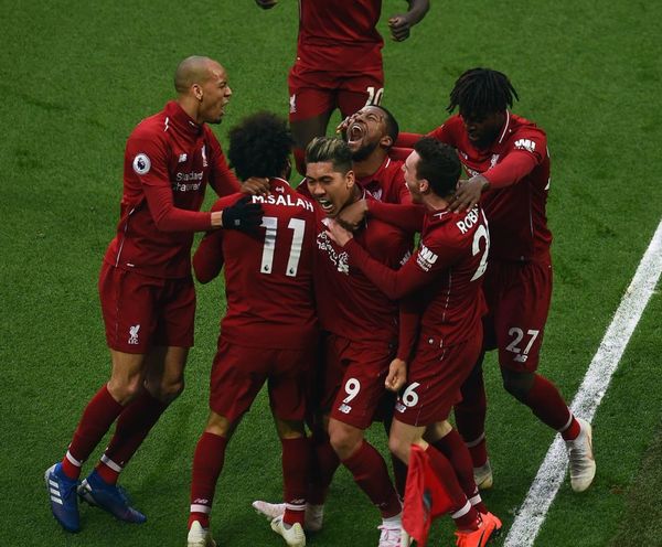 Liverpool sobrevive a Tottenham y recupera el liderato